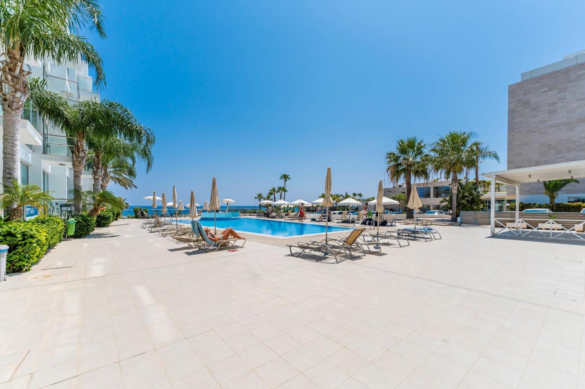 Diana - Coralli Beachfront Apartment Protaras Luaran gambar